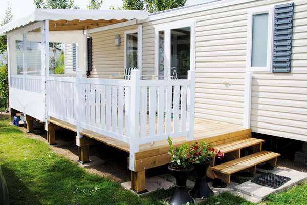 Terrasse mobil home neuve ATERIA mixte bois PVC