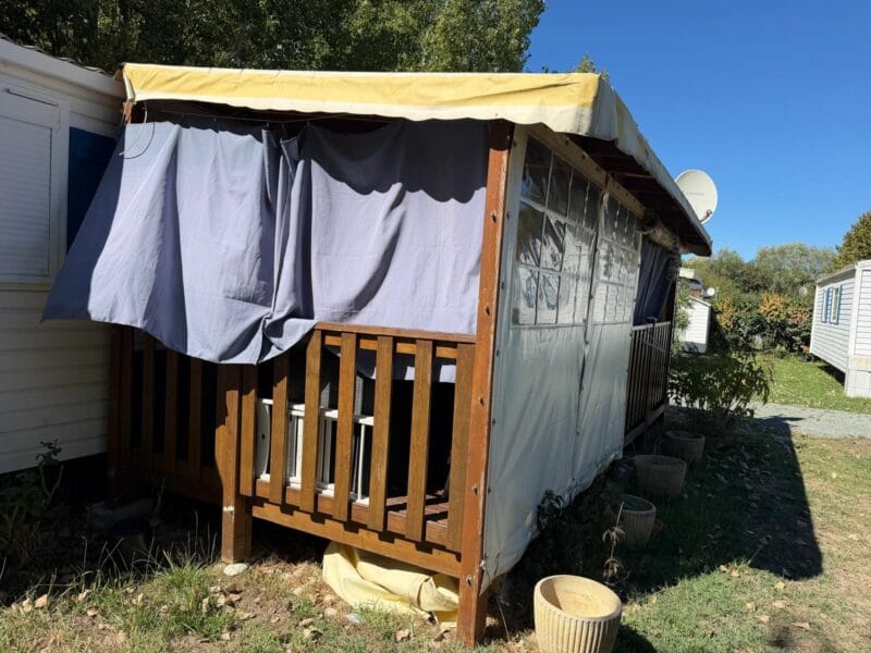 Terrasse mobil home occasion 6 x 2.50m couverte fermée sauf joue gauche