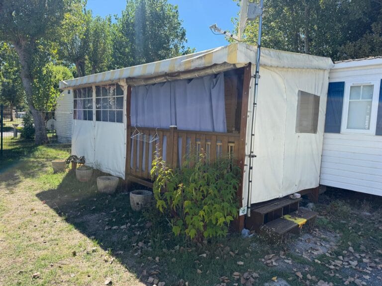 Terrasse mobil home occasion 6 x 2.50m couverte fermée sauf joue gauche